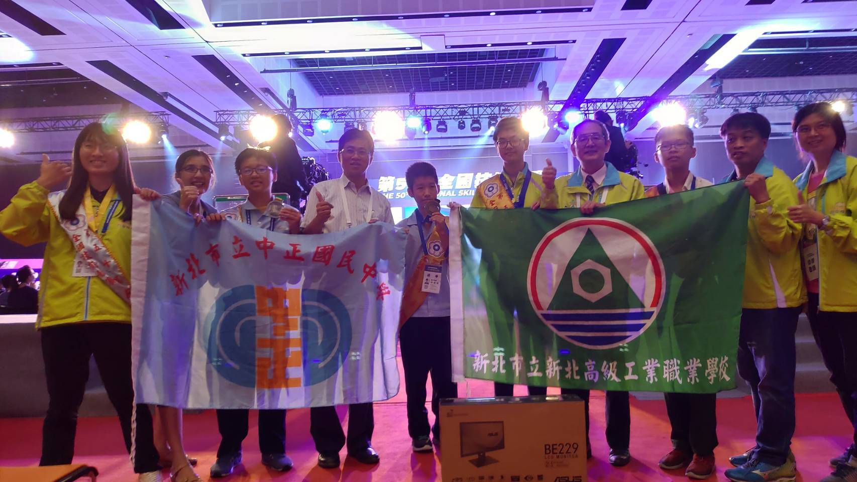 國中生勇奪技能競賽金牌合照