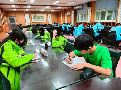 114英語作文演說比賽圖片